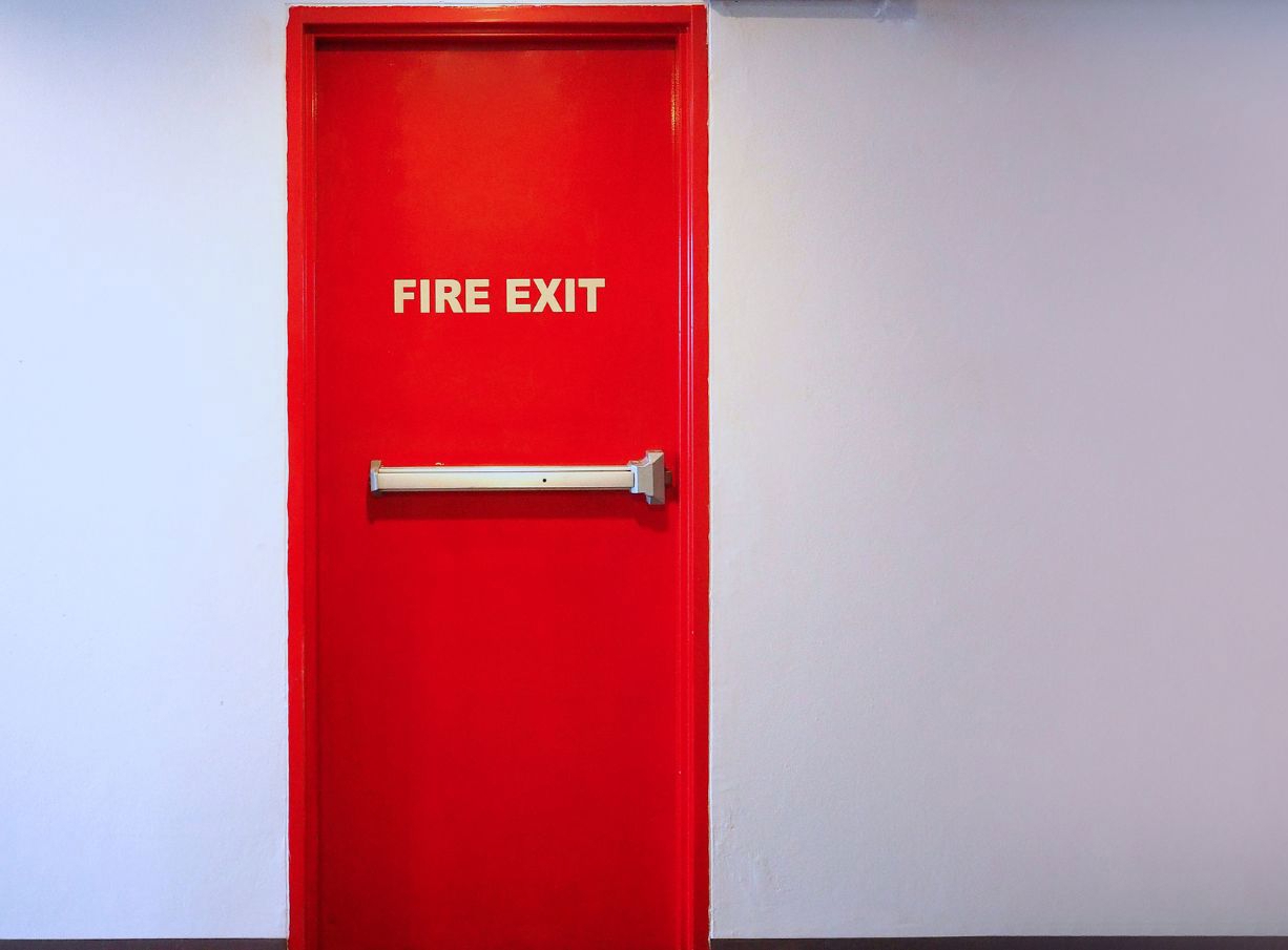 Usi antifoc: De ce conteaza mai mult decat pare atunci cand alegi siguranta unei cladiri?