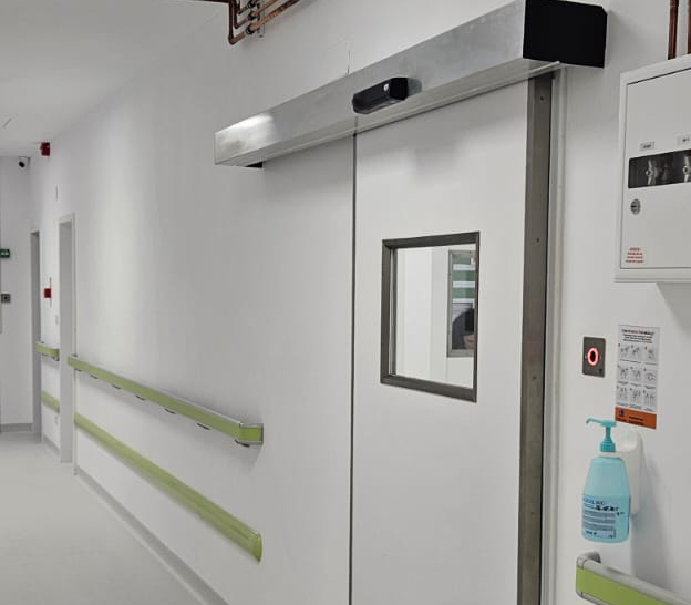 Usi HPL pentru Spital