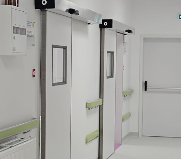 Usi HPL pentru Spital